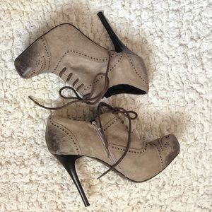 Fergie lace up Beige Suede Bootie cowboy look Sz 6